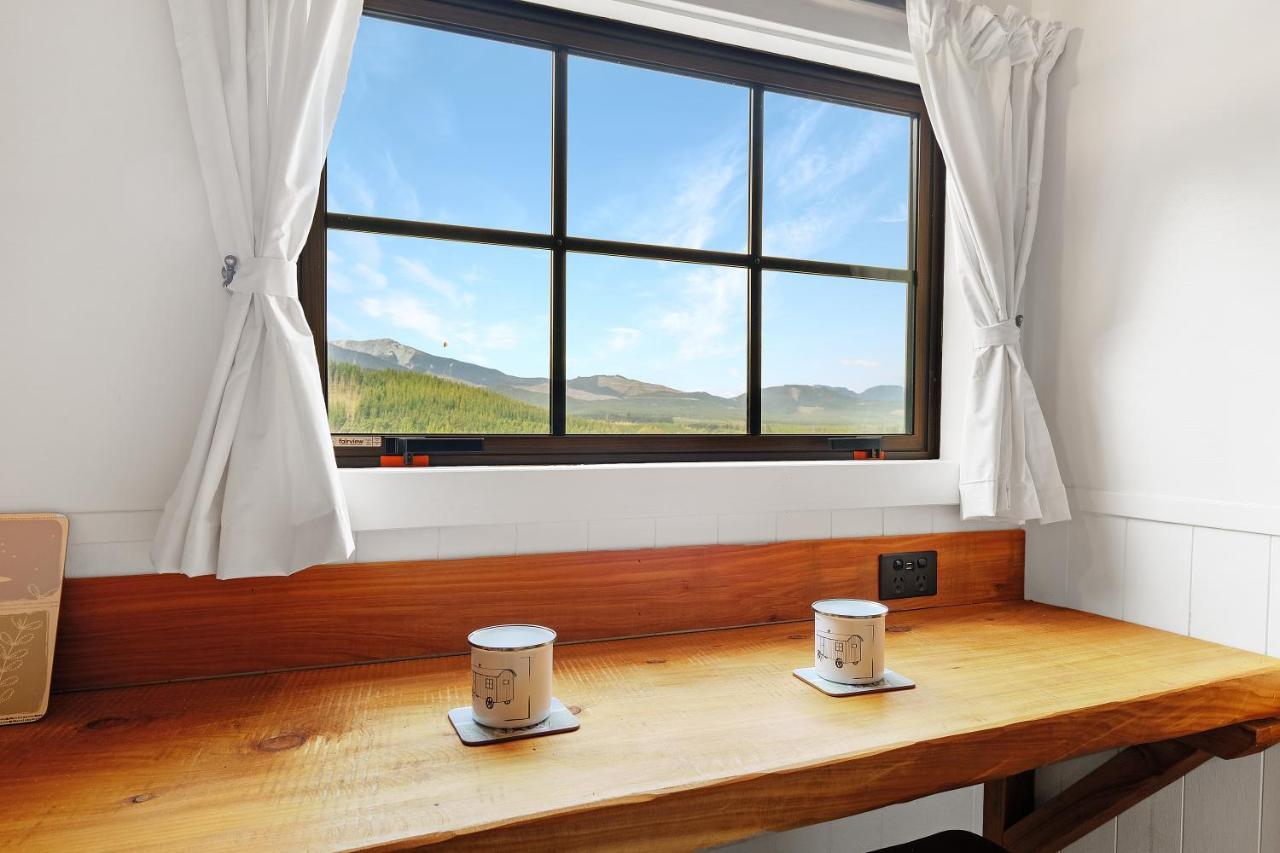 The Shepherds Hut - Boutique Retreat. Hanmer Springs Exteriör bild